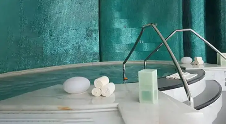 Jacuzzi at Daivi Eterneety